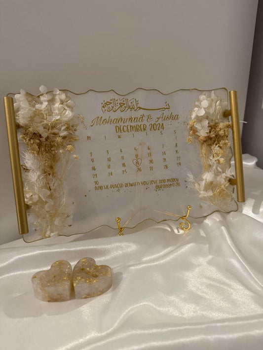 Luxury Custom Resin Calendar Plaque with Dried Flowers and Gold Stand
