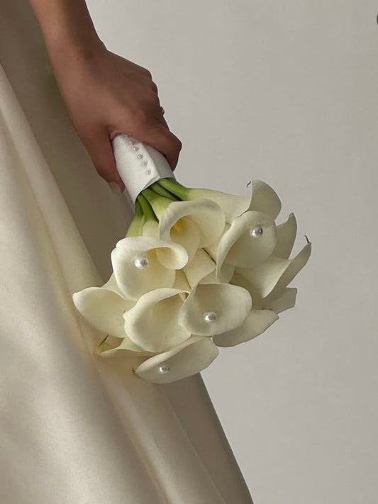 Elegant White Calla Lily Bridal Bouquet